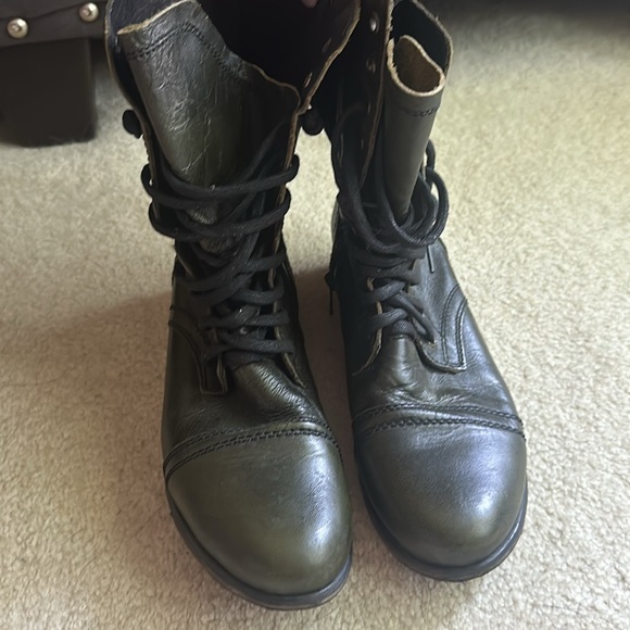 Steve Madden combat boots - Picture 2 of 2